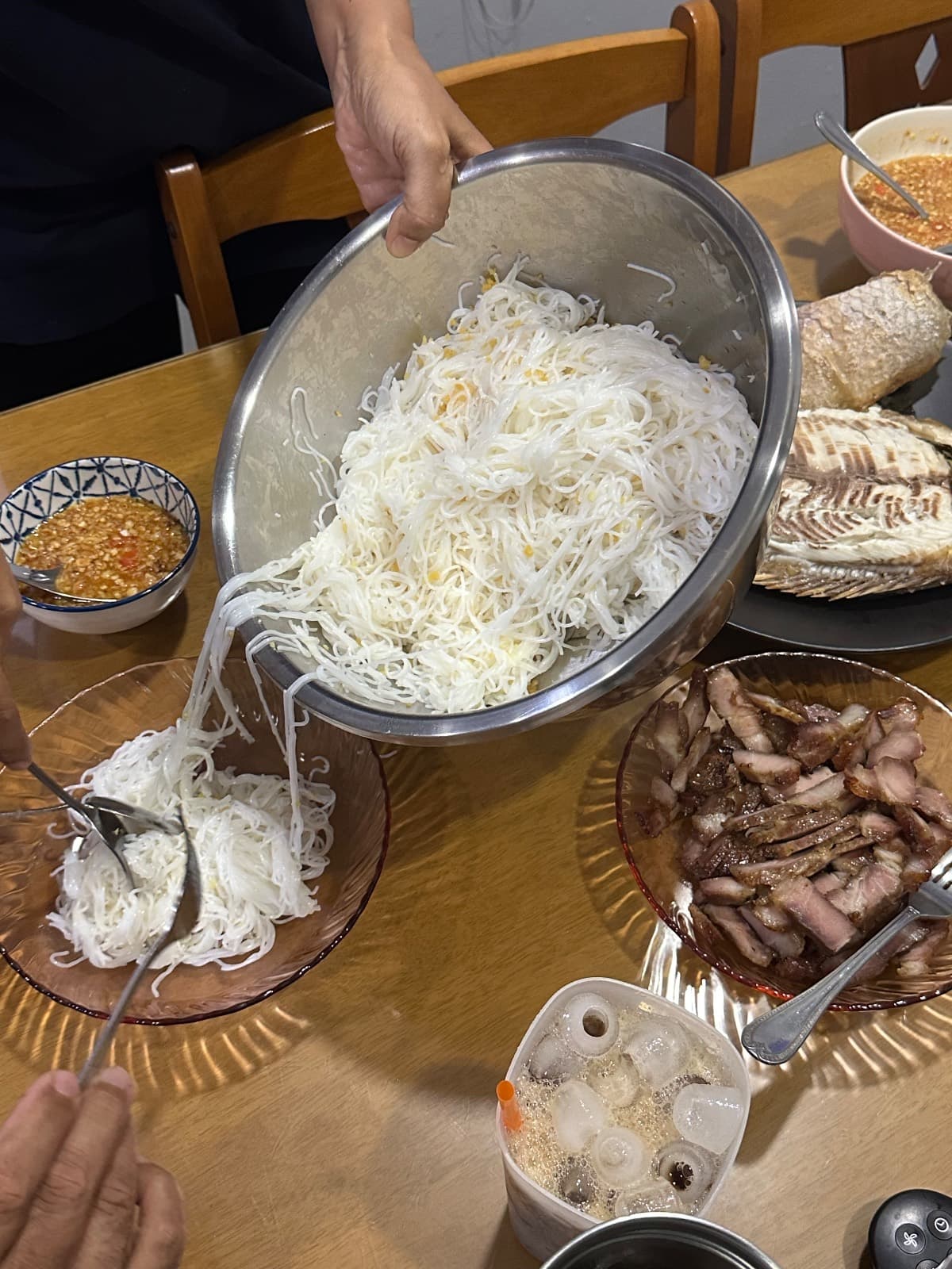 Kanom jeen with meat and sauce